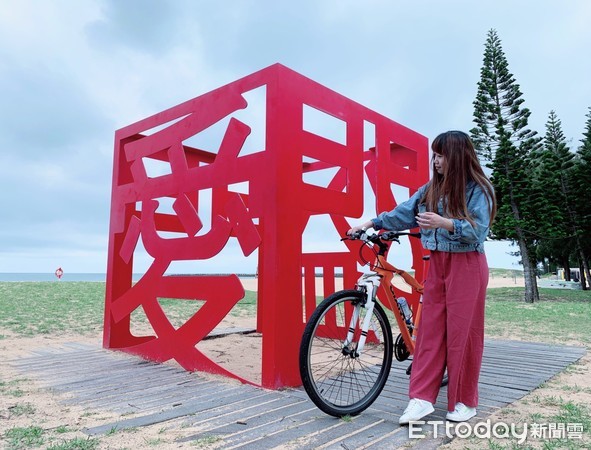 澎湖怎麼玩？帶你騎單車賞澎湖最長月牙沙灘、秘境貝殼教堂！