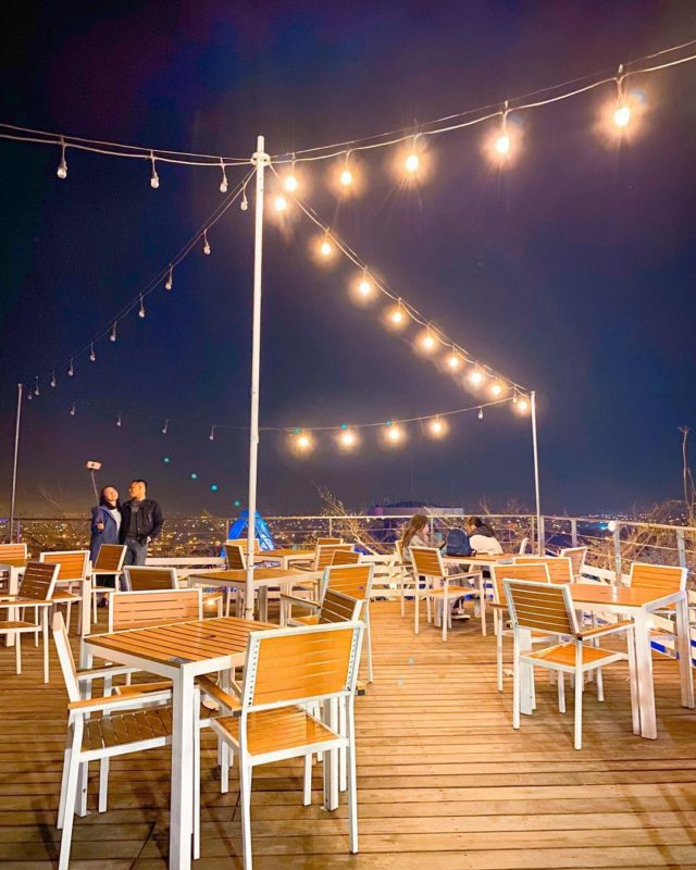 新竹夜景咖啡廳懶人包-山丘上景觀咖啡館戶外平台