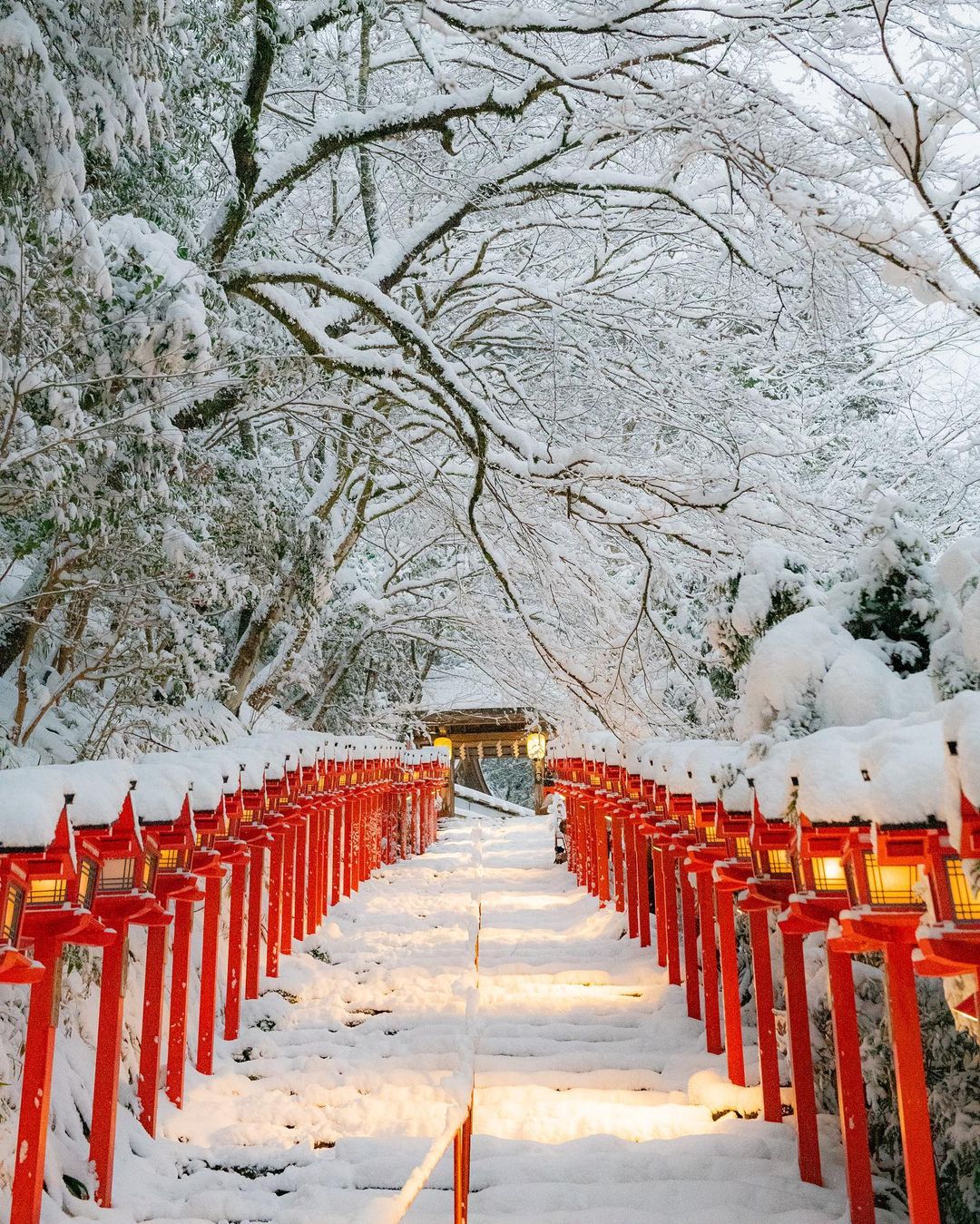 貴船神社 燈籠雪景