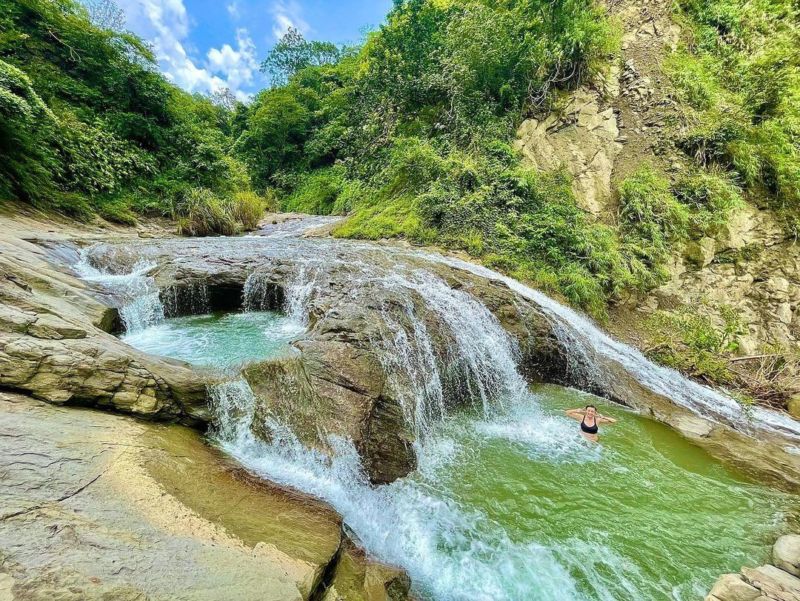 阿拉溪斜瀑群-大自然中的浴池