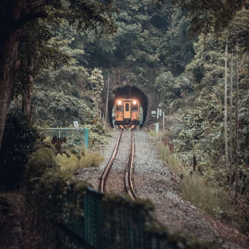 南投二日遊|南投觀星攻略入住星空山莊、搭車賞暗空銀河、打卡彩虹吊橋與陶藝秘境 南投景點車埕火車站
