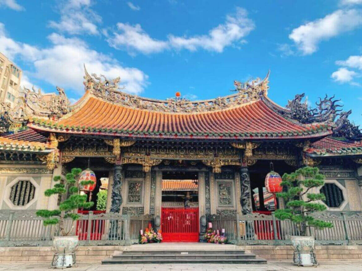 Taiwan attractions | Wishing to break free from singledom and pray for smooth romantic relationships? Visit these six auspicious Matchmaking Temples to seek blessings and pray for a destined relationship.