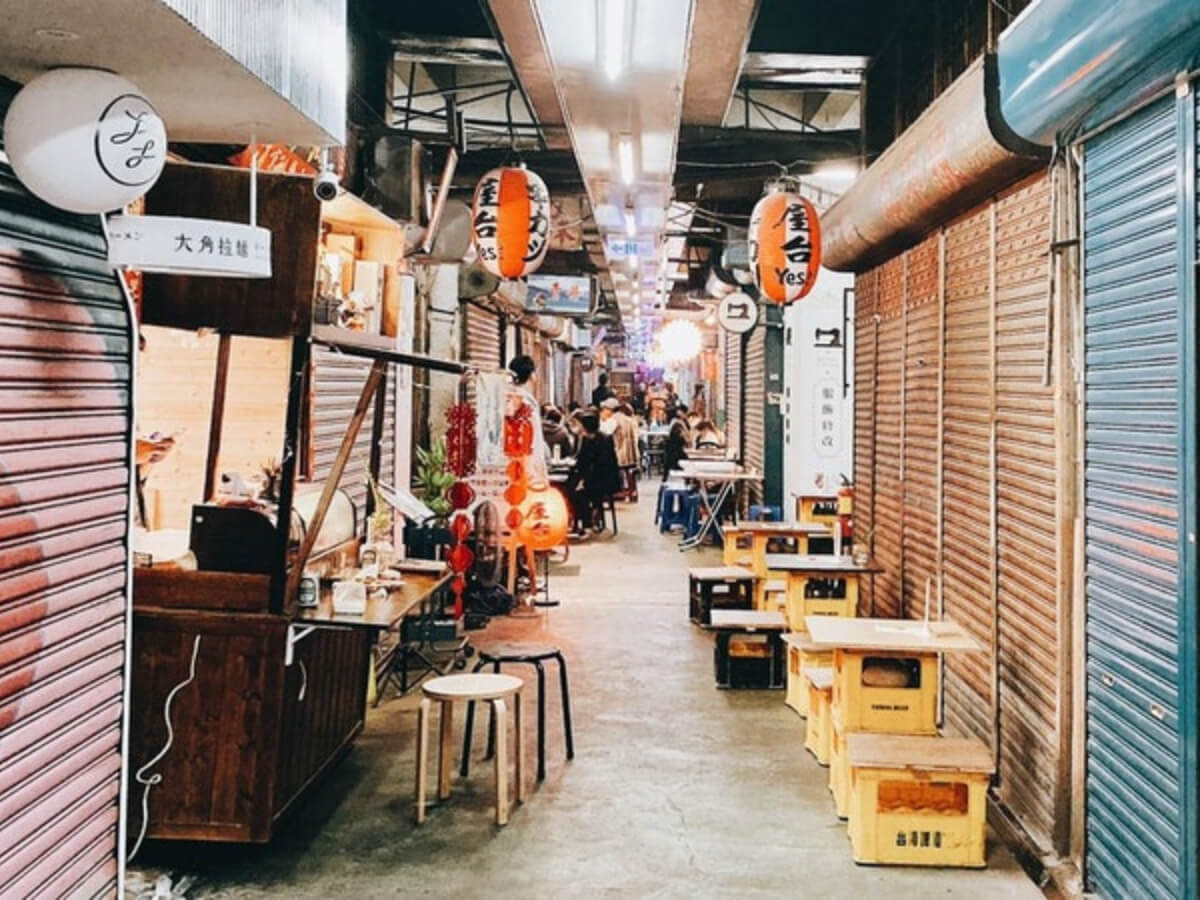 新竹美食｜新竹東門市場5店精選：風城熟睡的深夜中，訪新舊交錯的奇異角落 - ReadyGo