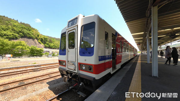 受東日本大地震、颱風重創，三陸鐵道終於在2020年3月20日全線復駛。