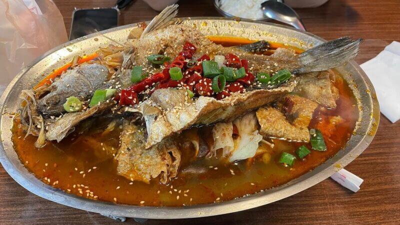 桃園興仁花園夜市必吃｜逸享重慶烤魚
