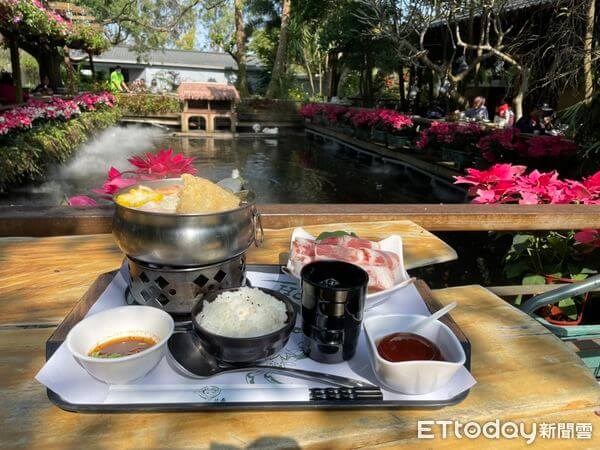 ▲「養生牛肉菇菇鍋」湯頭越煮越香甜。