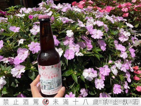 ▲「玫瑰啤酒」也是花露農場自製。