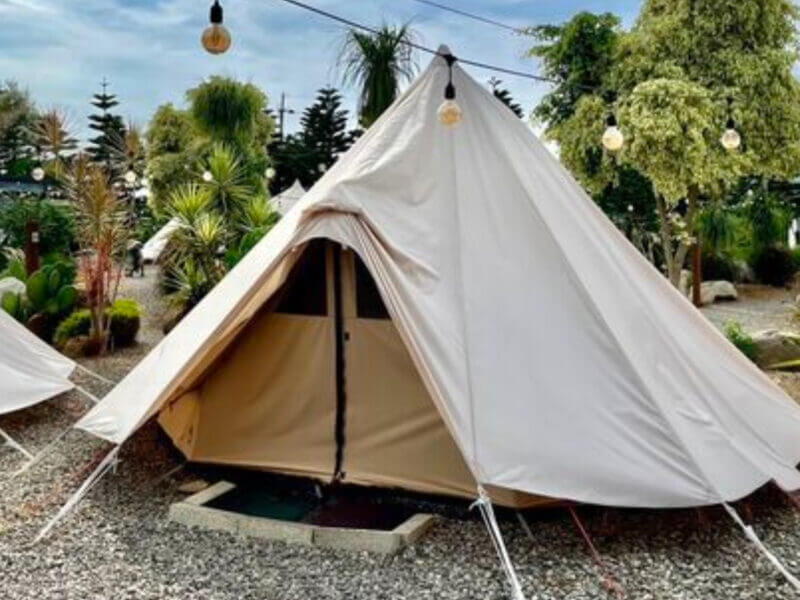 苗栗住宿｜開箱苗栗最Chill免裝備露營 帳篷外就能泡湯！星空下爽吃BBQ海陸大餐