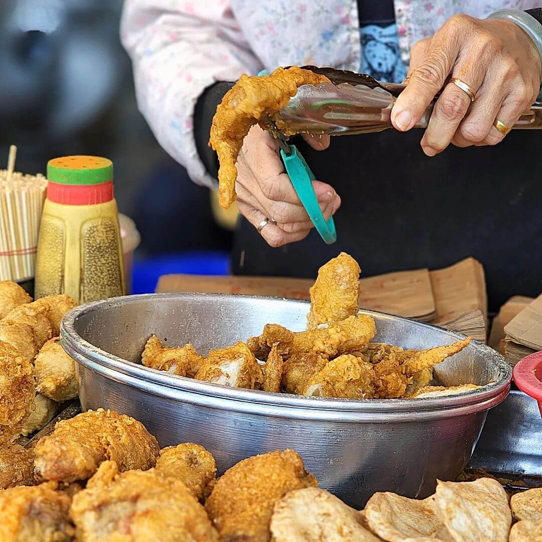 東港美食｜華僑市場｜阿田現炸香雞翅