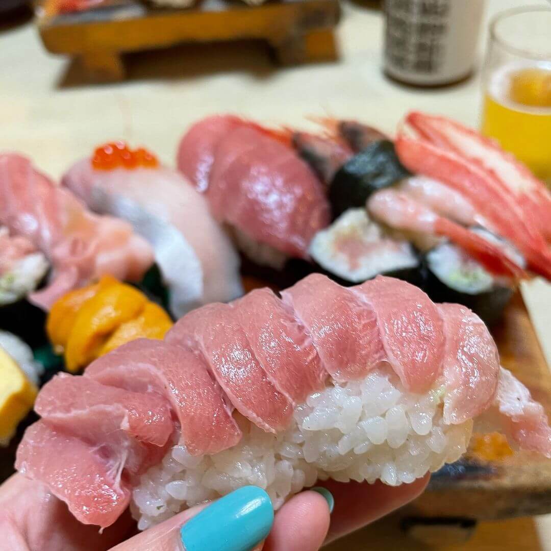 東京美食|手掌大的壽司套餐只要日幣1450!?「わかさ鮨(wakasazushi)」CP值超高的平價壽司店推薦