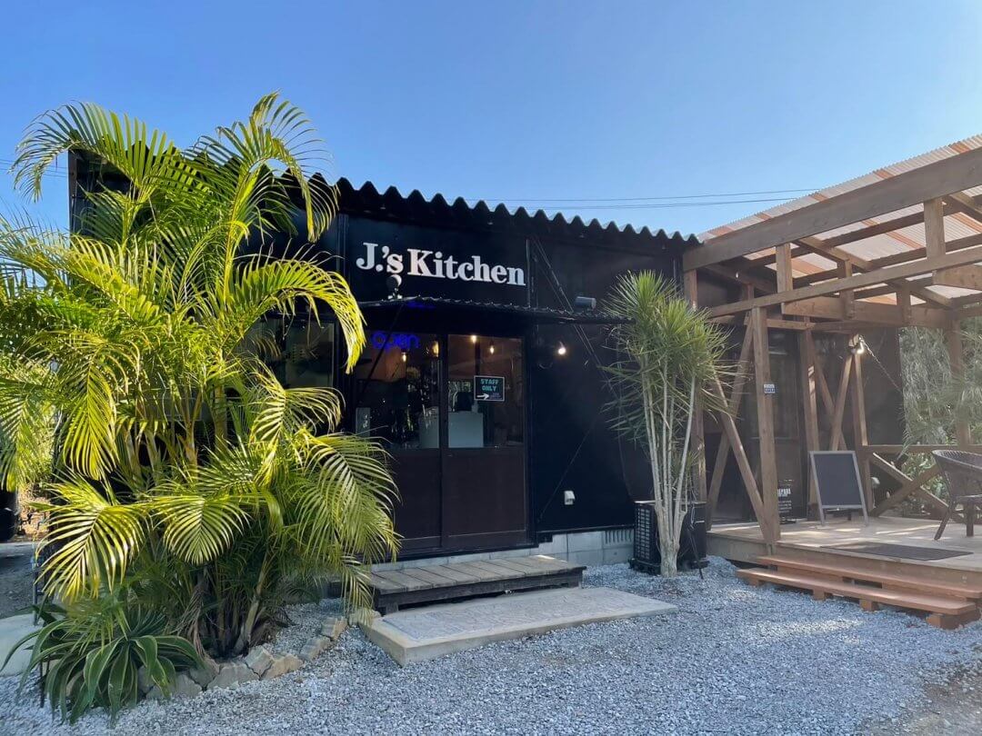 日本美食|Google4.5星美食不藏私,走訪沖繩超高CP值咖啡廳「J.’s Kitchen」!