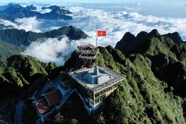 越南景點：一起搭纜車登越南最高峰！