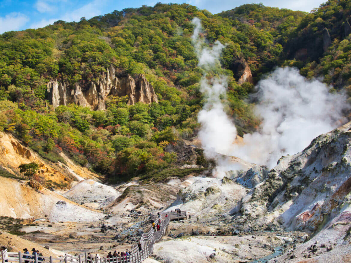 日本景點｜【北海道】登別地獄谷－大自然鬼斧神工景致，別錯過閻魔炒麵與特色美食