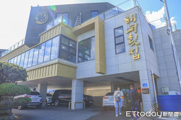 韓國自由行攻略|蔚山海線半日遊!夢幻咖啡廳賞絕美海岸線 大啖超新鮮生鮑魚蓋飯