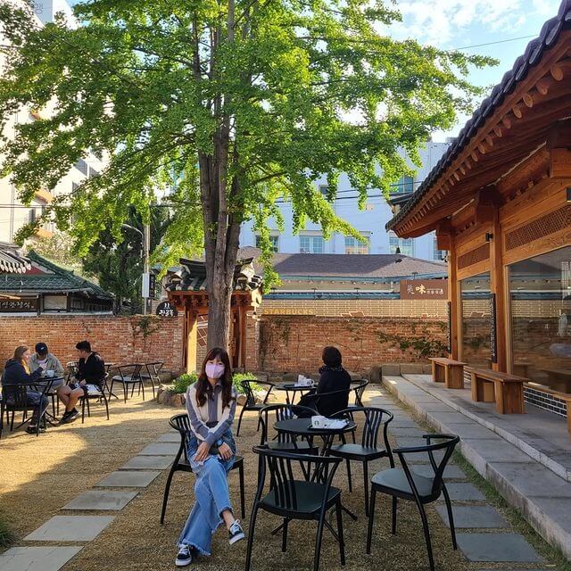 韓國美食|大邱最美星巴克「鐘路古宅店」:在百年老屋內席地而坐,啜飲一杯咖啡香!