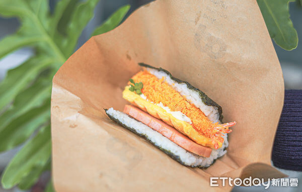 日本美食：沖繩排隊名店！現點現做「豬肉蛋飯糰」