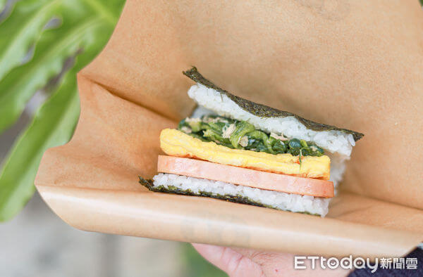 日本美食：沖繩排隊名店！現點現做「豬肉蛋飯糰」