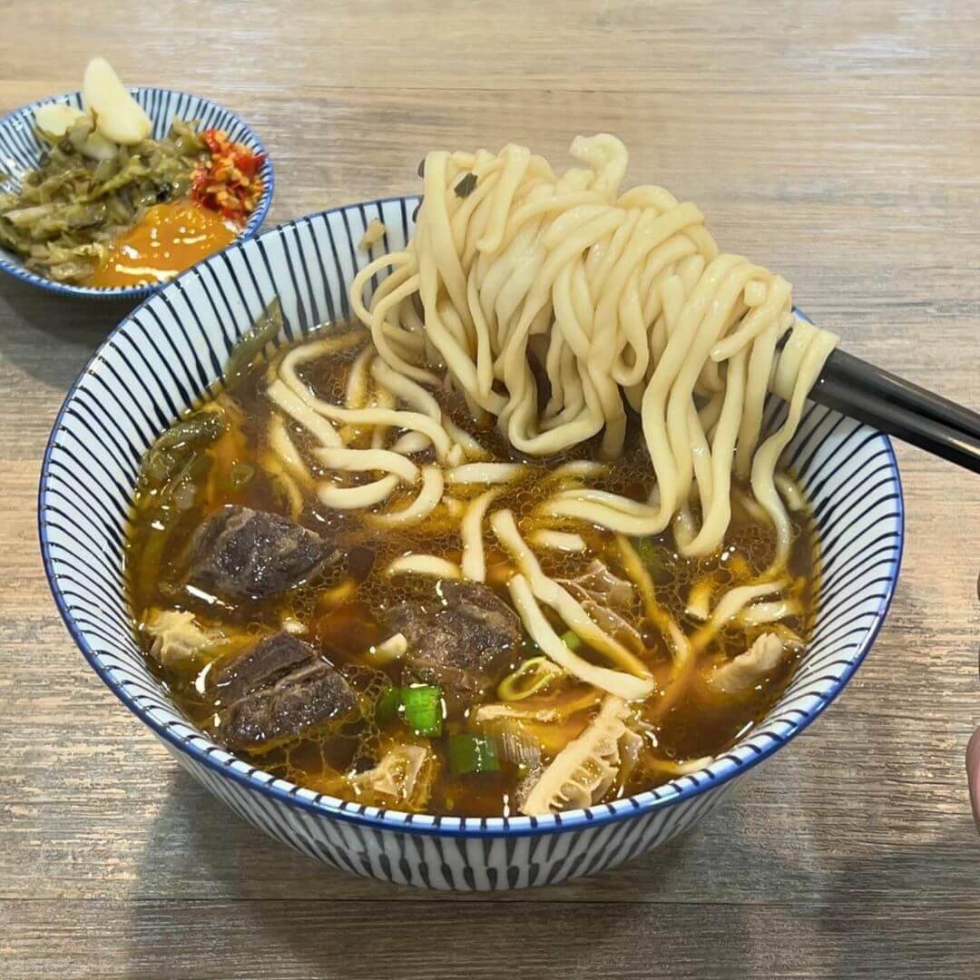 台北美食｜超低調的大橋頭延三夜市美食推薦，挖掘經典美食老字號，台北人的深夜食堂好去處！