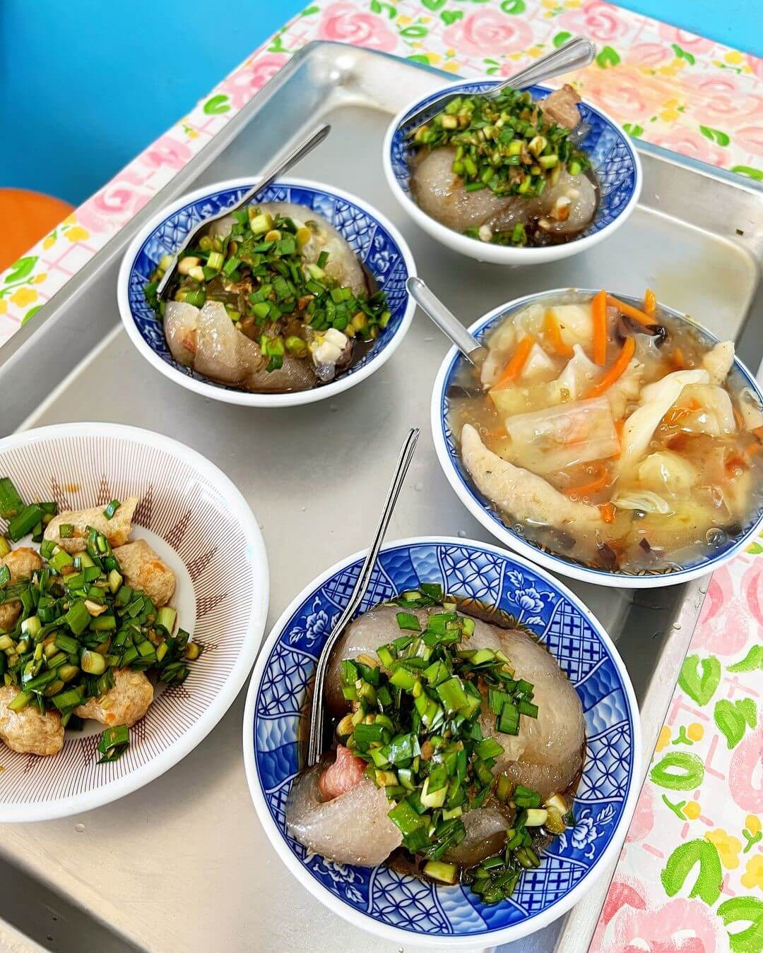 Miaoli Cuisine｜Discover Must-Try Delicacies Near Miaoli Train Station: Over 60 Years of Chewy Tapioca Pearls and Giant Meatballs Bigger Than Your Fist!