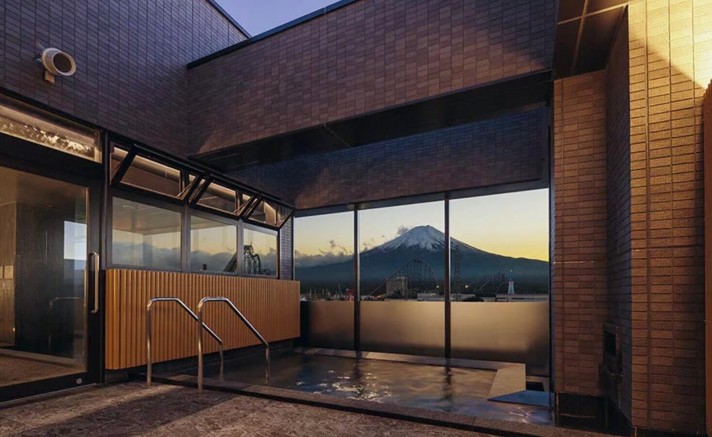 日本住宿｜在河口湖一邊欣賞富士山美景、一邊在日式旅館裡泡溫泉！