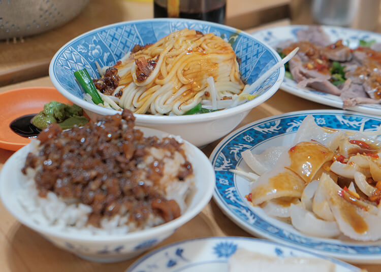 台北美食|台北十家「古早味麵攤」推薦:林青霞最愛「財神擔仔麵」、24小時不打烊的「南機場麵店」一碗只要20元!