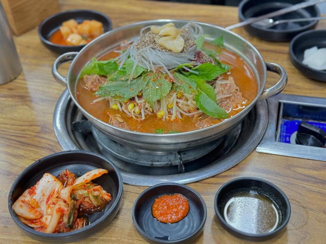 韓國漢南洞逛街美食攻略｜漢南洞24小時馬鈴薯豬骨湯