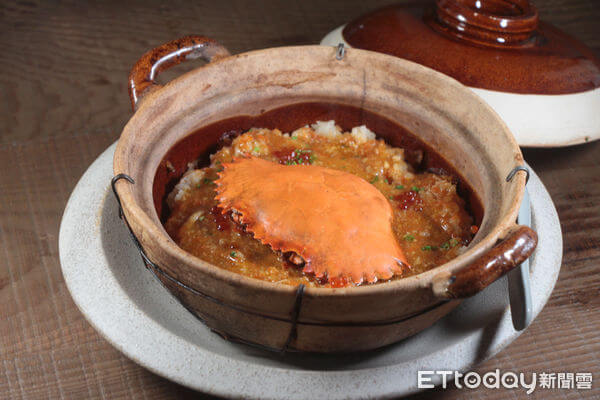 台中美食|炭烤三明治結合大腸包小腸 台中新開幕餐酒館把小吃變成精緻料理