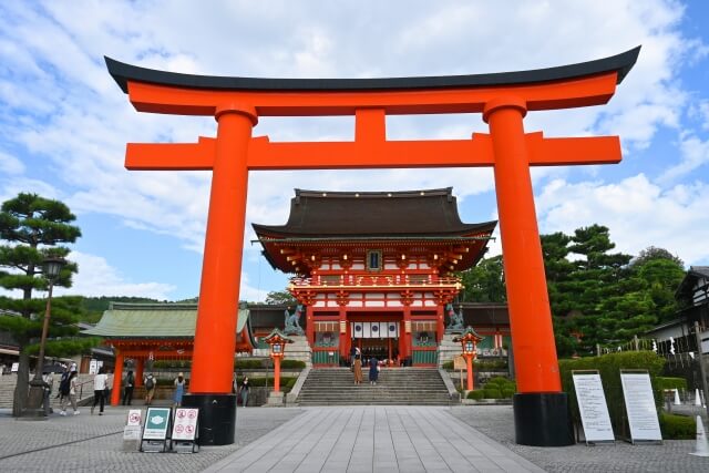 日本自由行|在京都搭嵐山小火車、看伏見稻荷大社千本鳥居! 京都一日遊景點推薦 TOP 6