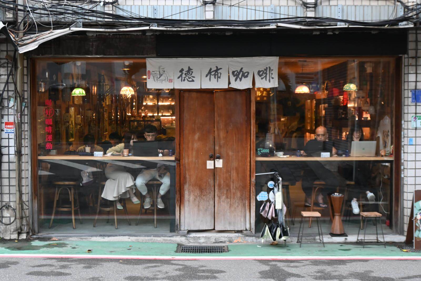 台北咖啡廳|捷運忠孝新生站10家咖啡店推薦!不只世界冠軍名店「興波」,「富錦樹」進軍日本後第三站也選在華山