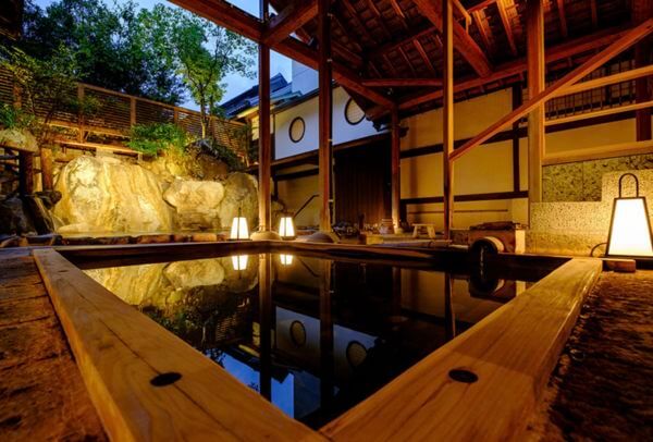 日本住宿|開箱鳥取必住「三朝館」!千坪日式風呂享雪見溫泉,再大嗑松葉蟹