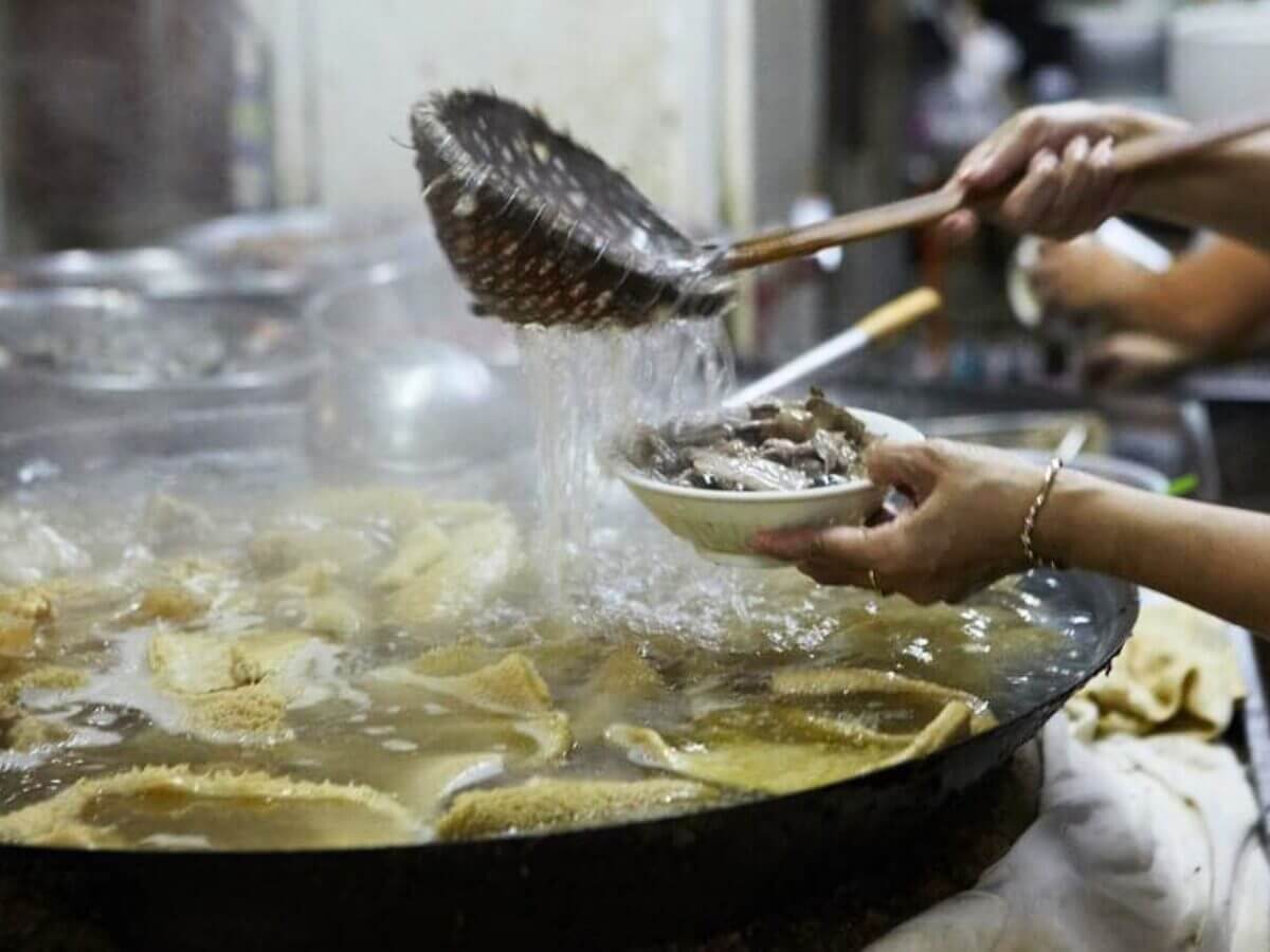 嘉義美食｜一日獨旅美食地圖！80年牛雜湯、現炸麻糬、私藏甜點一次吃遍！