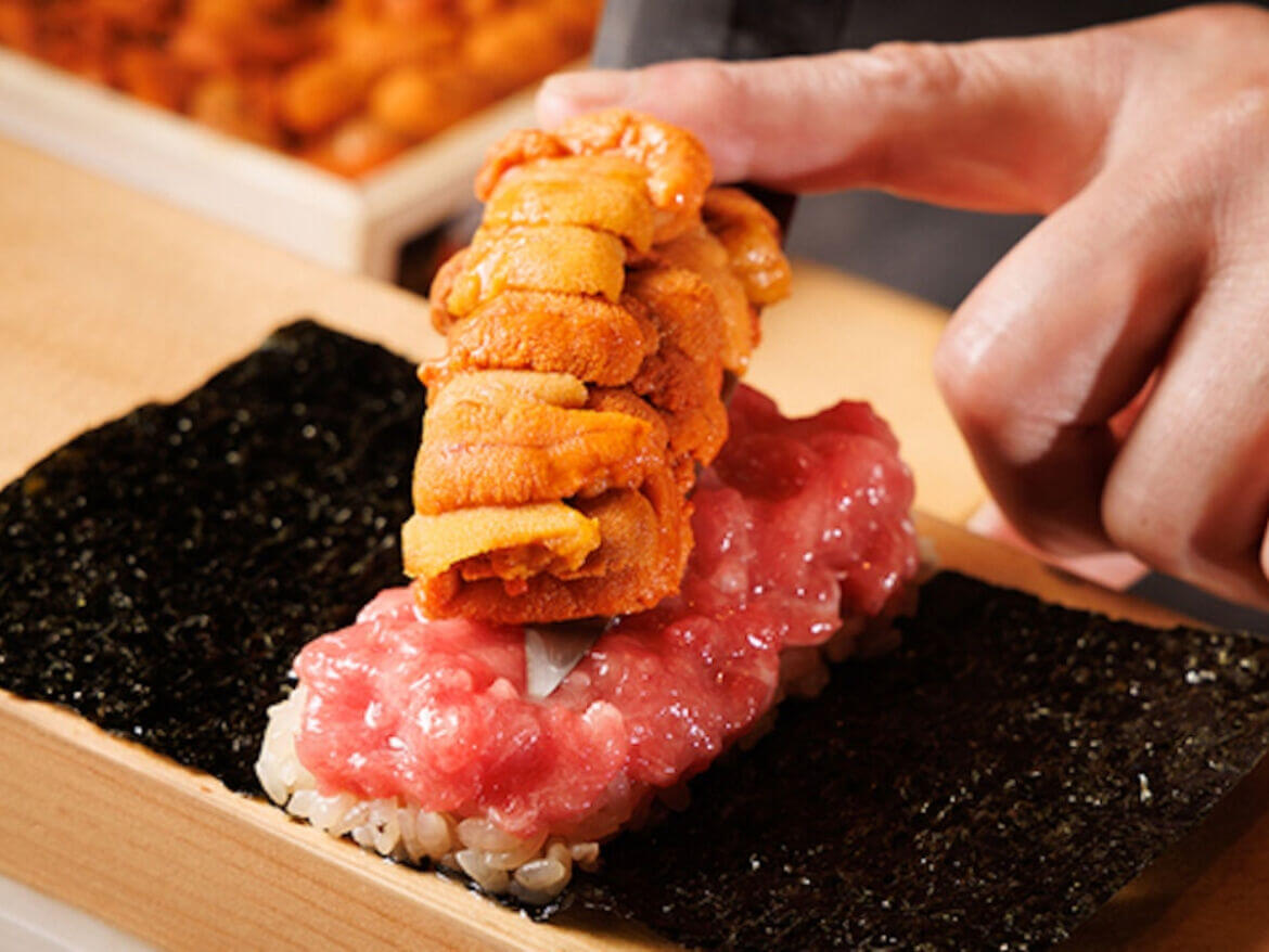 東京美食攻略｜8 間新宿美食推薦：吞拿魚壽司吃到飽、肥美拖羅、炭燒烤魚、新宿居酒屋