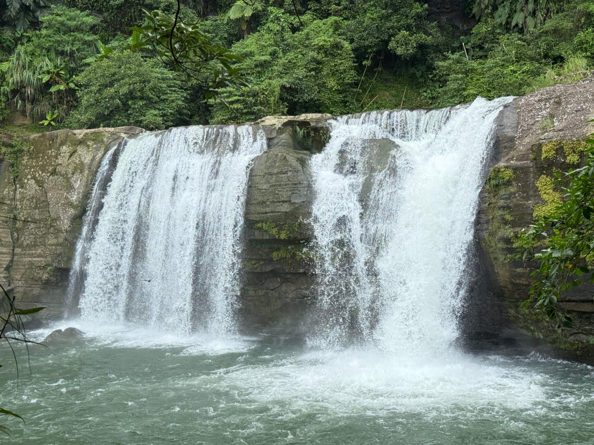 新北景點｜平溪不只放天燈，探索神秘角落！體驗昭和古宅、微笑車站與靜謐瀑布～