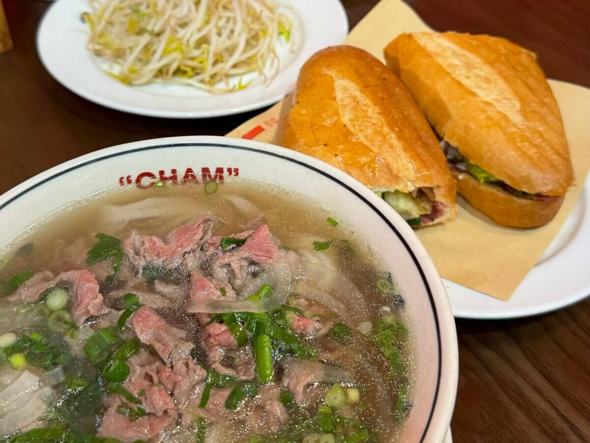 桃園美食｜桃園火車站周邊一次環遊四國！越南河粉、港式茶餐廳、日式關東煮、泰式小吃美食地圖