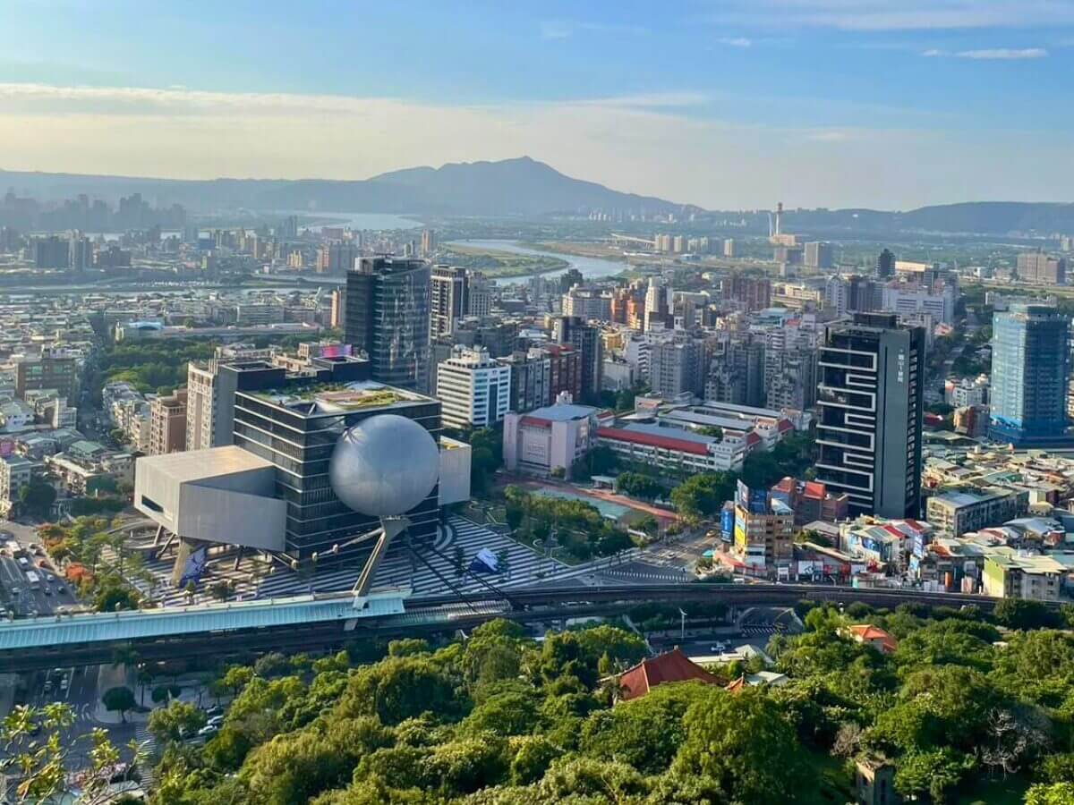 台北一日遊｜士林賞菊一日遊攻略！從早午餐、賞花到夜市美食的完美行程！