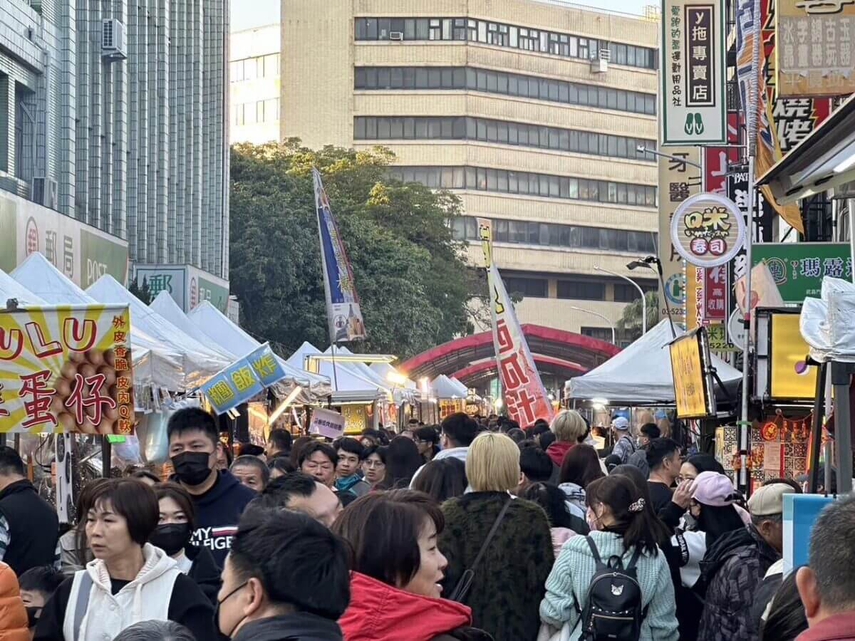 2026全台年貨大街|北中南東走春必逛市集一次看,營業時間、地點、亮點攻略 2026全台年貨大街懶人包|北中南東走春必逛市集一次看!時間、地點、亮點整理
