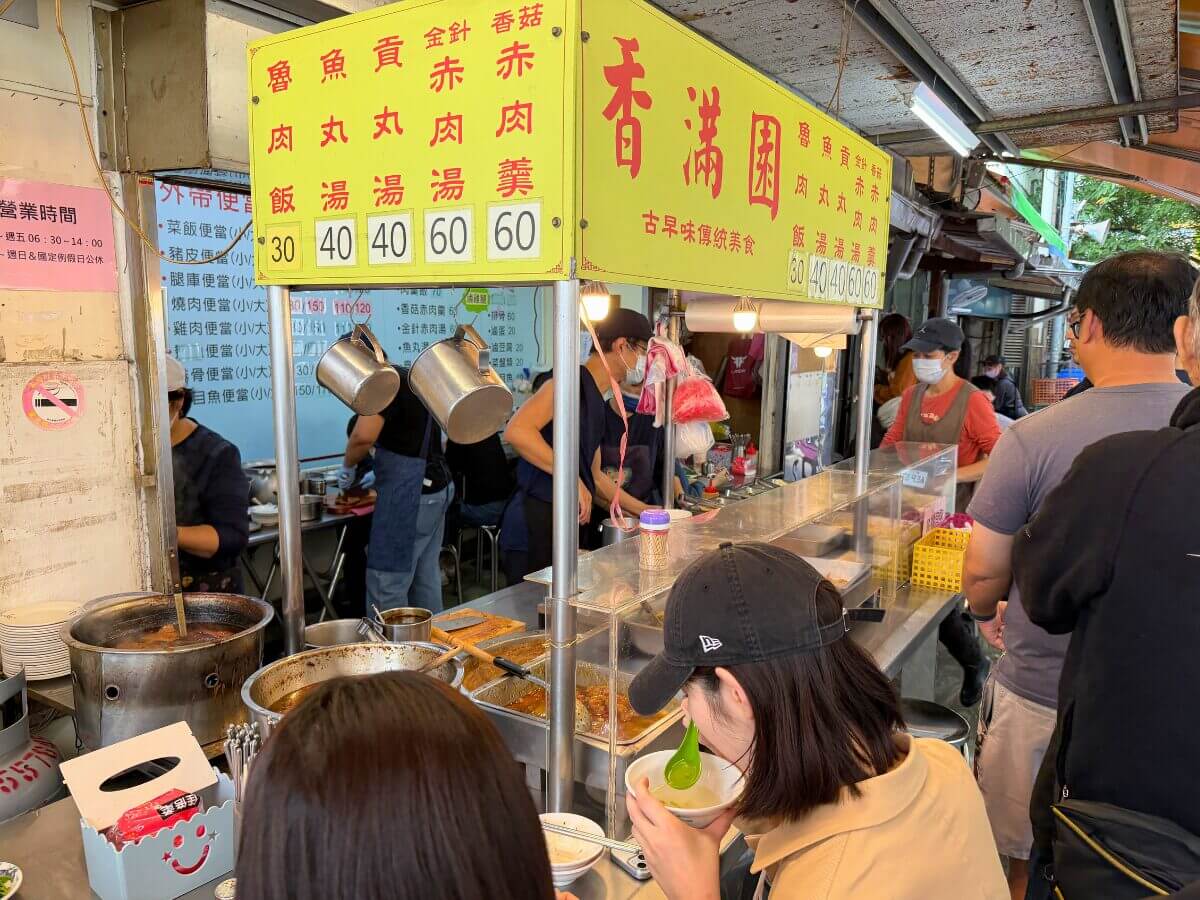 台北美食｜雙連市場必吃小吃，在地 60 年老店美食清單，滷肉飯、湯圓、私房麵老台北味一次整理！