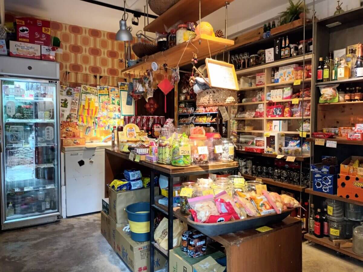 台北景點｜城市中的小秘境寶藏巖，帶日本同學走進迷宮老屋吃美食、逛柑仔店