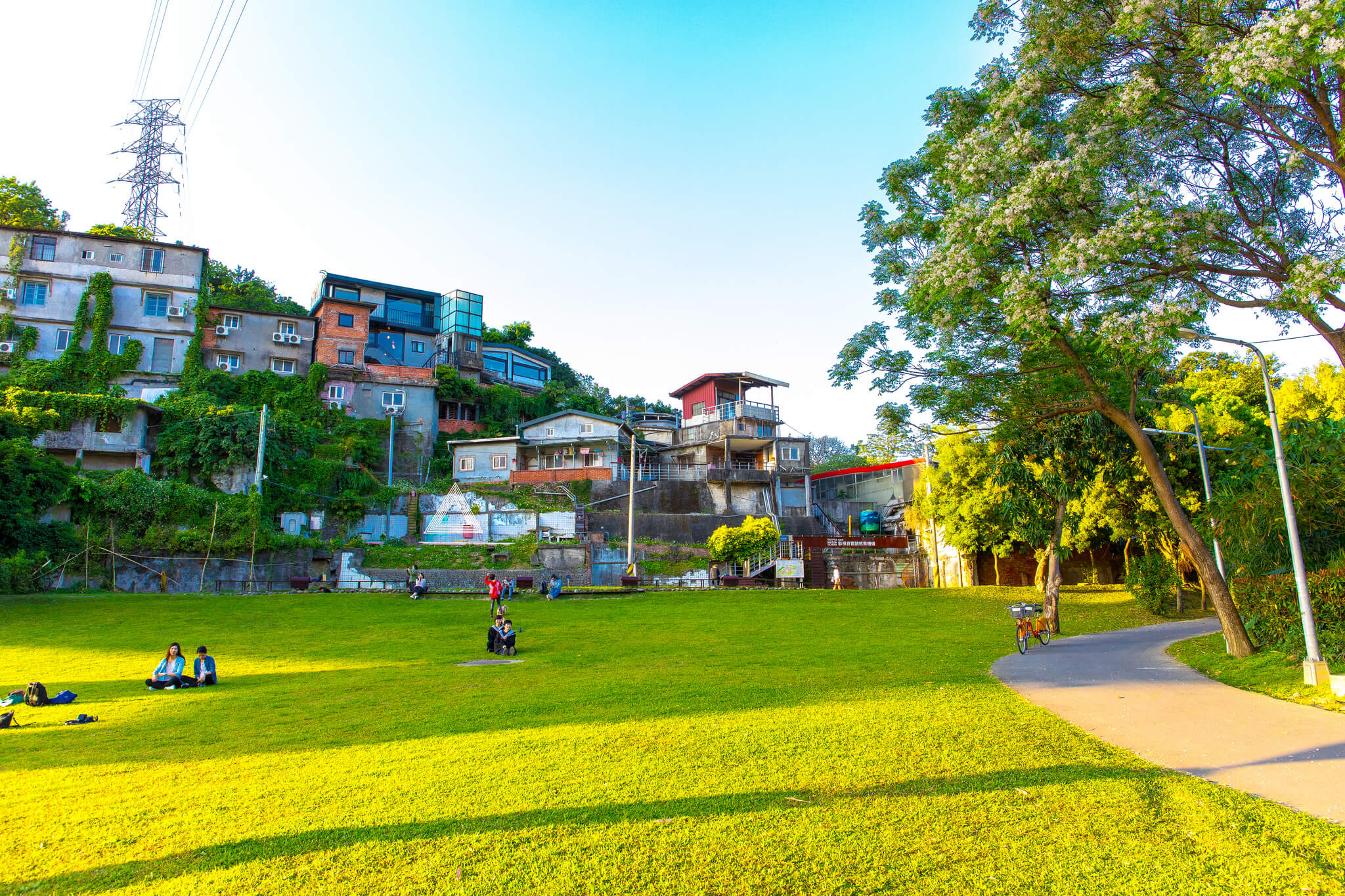 台北景點｜城市中的小秘境寶藏巖，帶日本同學走進迷宮老屋吃美食、逛柑仔店