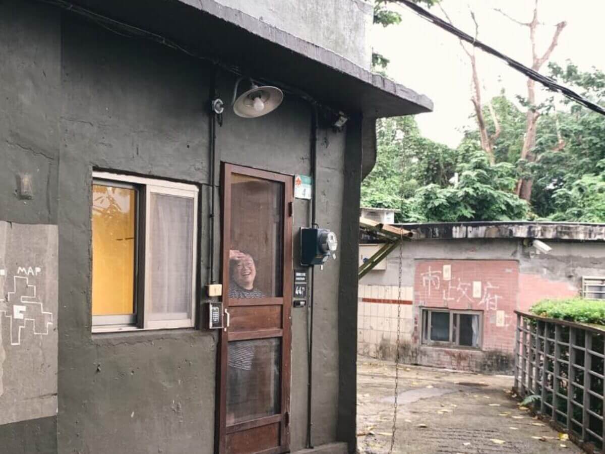 台北景點｜城市中的小秘境寶藏巖，帶日本同學走進迷宮老屋吃美食、逛柑仔店