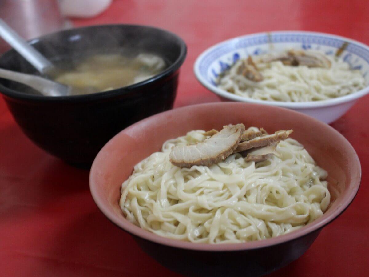 高雄一日遊｜最新親子景點「野森動物學校 」3 月正式開放！狐獴互動、狐狸谷、栗翅鷹上手體驗＋內門美食一日遊