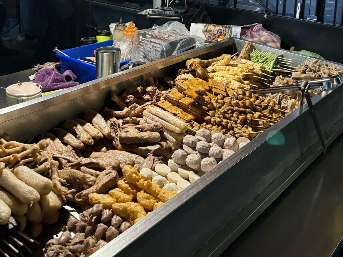 桃園美食｜來龍崗別只吃米干！4 家在地人私藏名單～油條麻糬、炭烤蒜香串、麻油羊肉爐、回民烤餅一次收