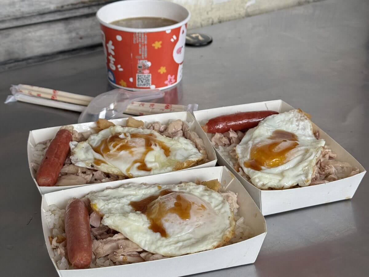 台中美食攻略|連假避開人潮,火雞肉飯、泰式料理、夜景咖啡一路吃!