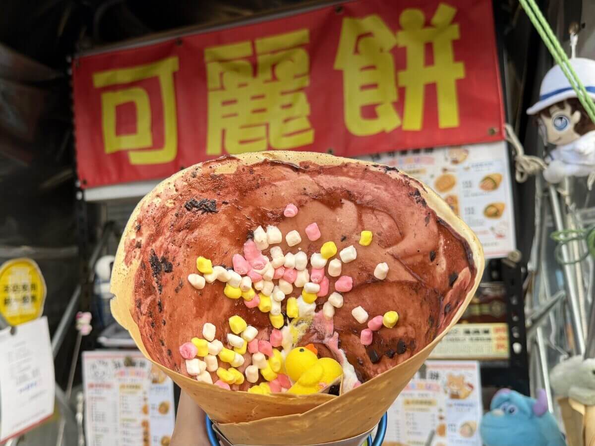 台中美食｜樂成宮拜拜順便吃！4 家走路就到的銅板小吃，捧花可麗餅、在地臭豆腐、烤甜甜圈一次收